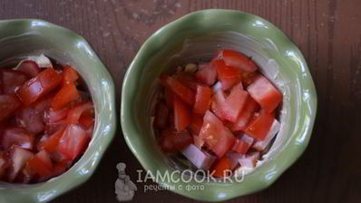 омлет с колбасой и помидорами в духовке