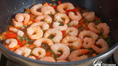 омлет с креветками и овощами