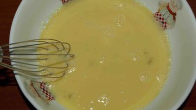 омлет с луком-пореем, шпинатом и сыром