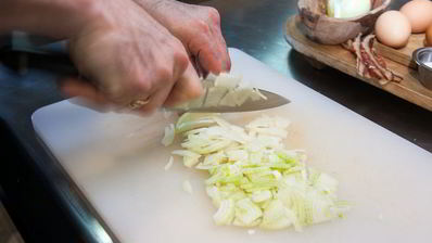 омлет с луковой карамелью