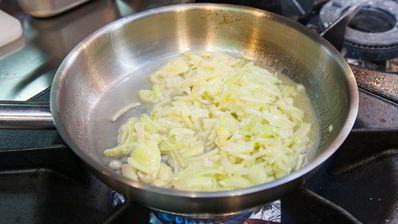 омлет с луковой карамелью