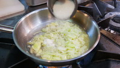 омлет с луковой карамелью