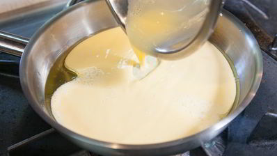 омлет с луковой карамелью