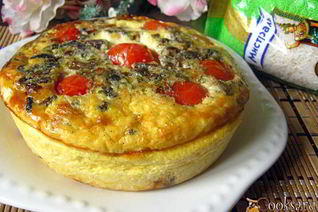 Омлет с опятами, черри и рисом