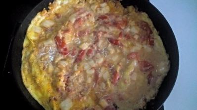 омлет с помидорами и сельдереем