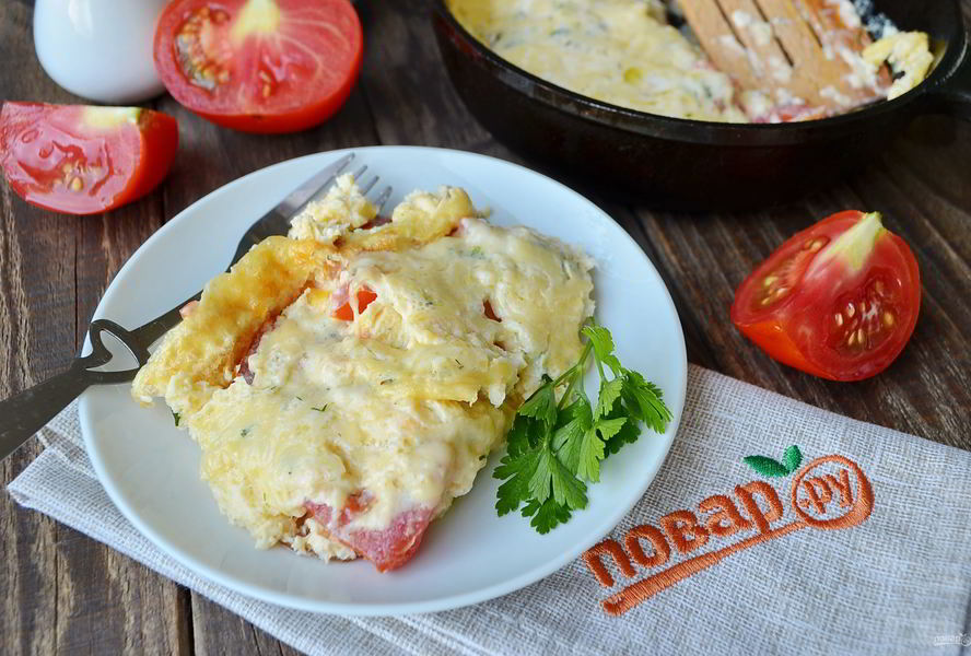 Омлет с помидорами