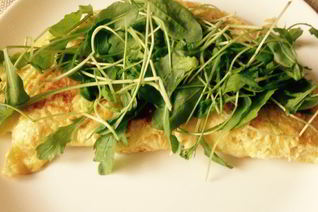Омлет с сыром и рукколой