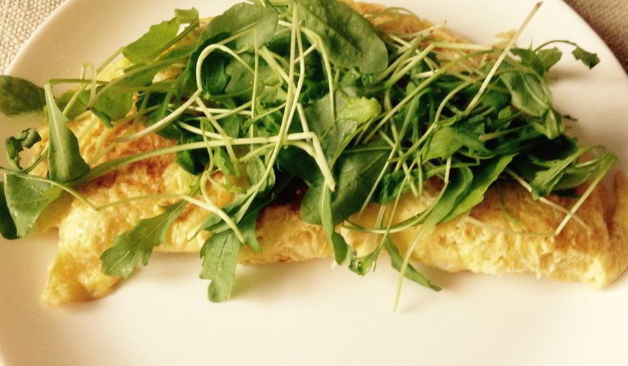 Рецепт омлета с сыром и рукколой