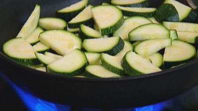 омлет с цукини и зеленым горошком