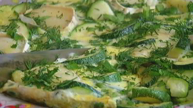 омлет с цукини и зеленым горошком