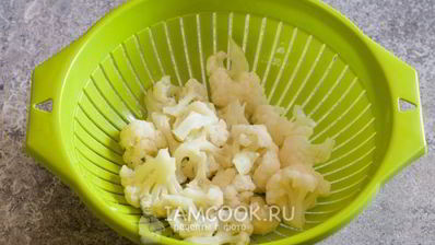 омлет с цветной капустой на сковороде