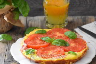 Омлет с ветчиной и помидорами