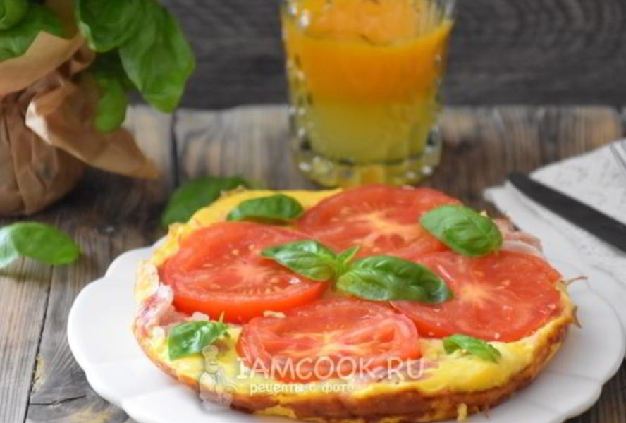 Омлет с ветчиной и помидорами