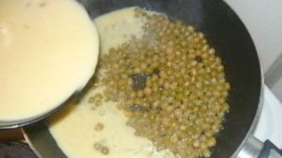 омлет с зеленым горошком