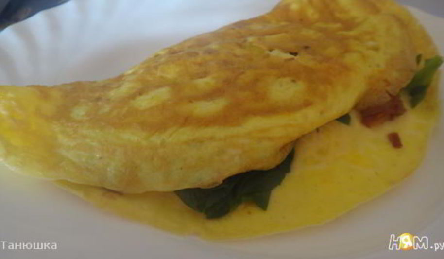 Рецепт омлета со шпинатом и беконом