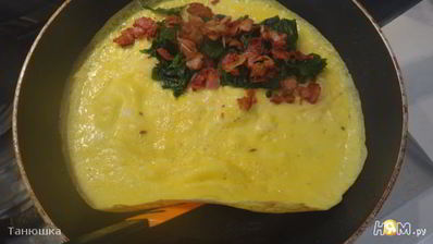 омлет со шпинатом и беконом