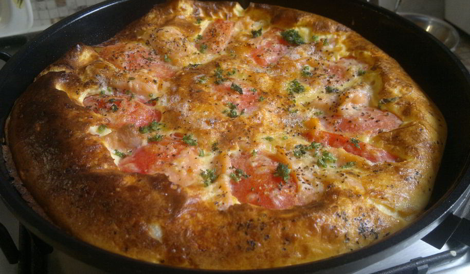 Рецепт омлета со слабосоленой семгой и помидорами