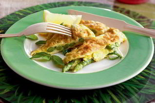 Омлет со спаржей