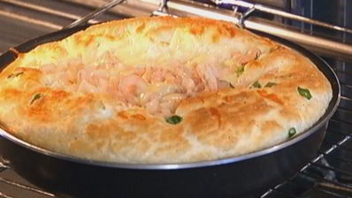 пышный омлет с кабачком и креветками