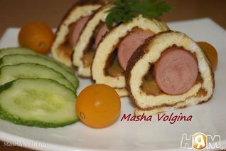 Рулетик из омлета с сосиской