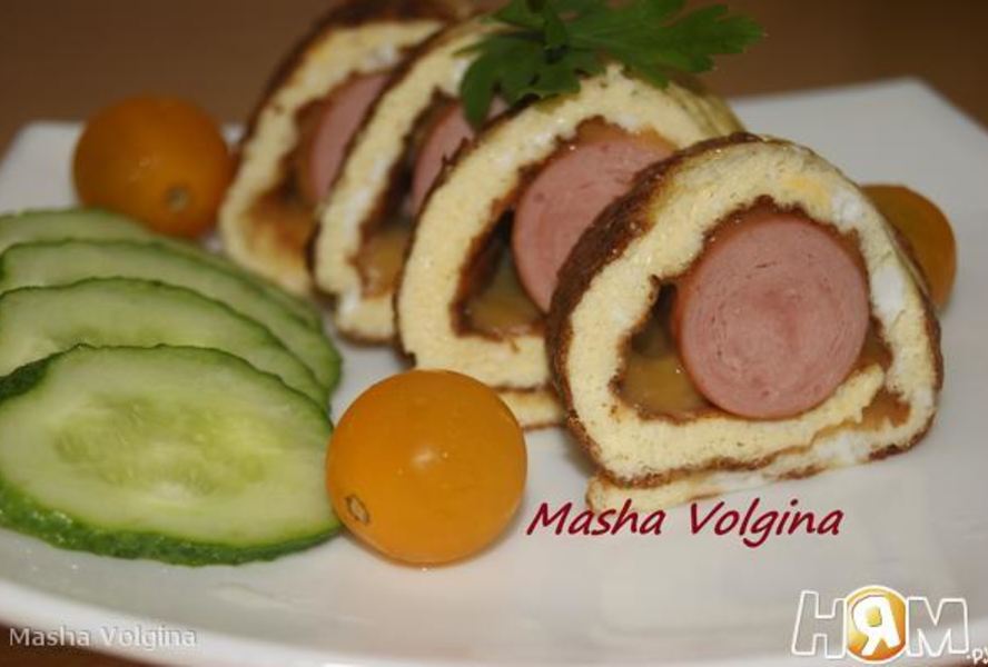 Рулетик из омлета с сосиской