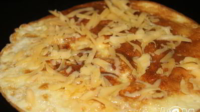 рулетик из омлета с сосиской