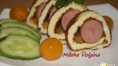 рулетик из омлета с сосиской