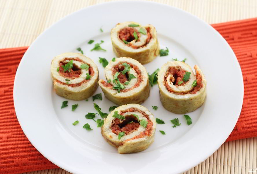 Рулетики из омлета с начинкой