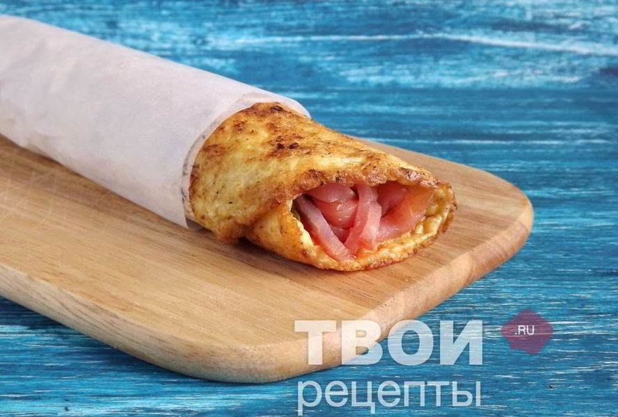 Сырный омлет с ветчиной