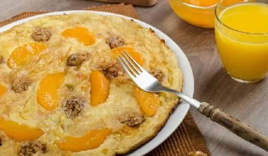 Рецепт воздушного омлета с персиками, орехами и имбирем