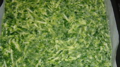 закуска из омлета, сыра и красной рыбы