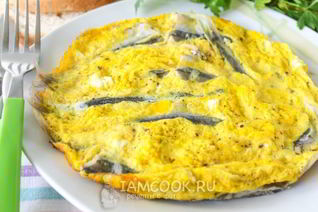 Жареная мойва в омлете