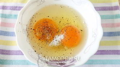 жареная мойва в омлете