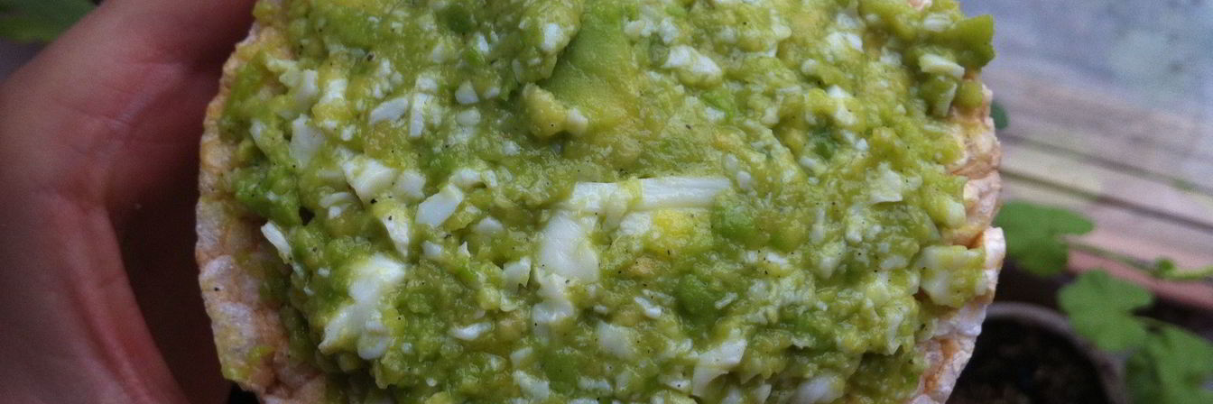 Диетический паштет с авокадо и яйцом