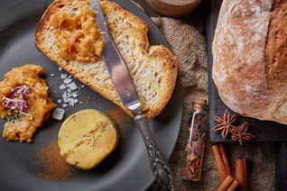 Паштет из гуся с джемом из айвы