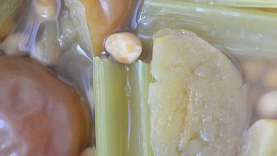 паштет из нута с яблоками и хлебцами из отрубей