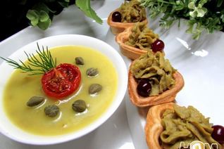 Паштет из печени трески с зеленым горошком