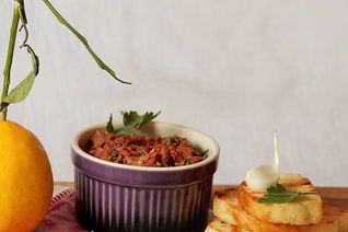 Паштет из вяленых томатов и белой фасоли