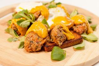 Утиный паштет с соусом из каперсов