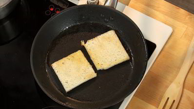 утиный паштет с соусом из каперсов