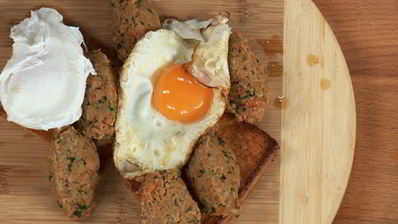 утиный паштет с соусом из каперсов