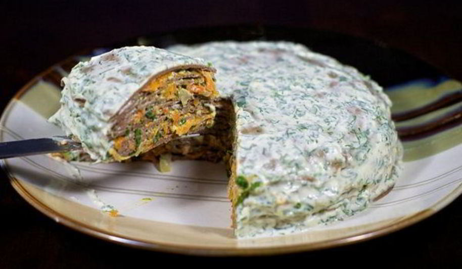 Рецепт праздничного торта из куриной печени с овощами