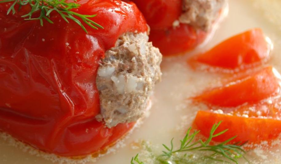 Рецепт перцев, фаршированных мясным фаршем, в сметанно-томатном соусе