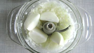 перцы, фаршированные мясным фаршем, в сметанно-томатном соусе