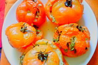 Пряные фаршированные помидоры