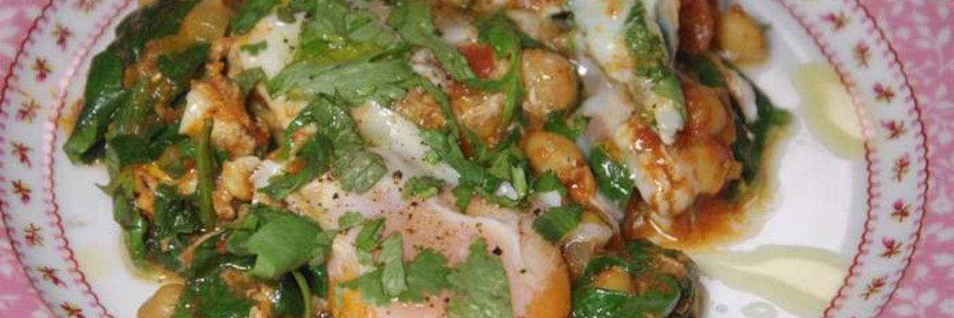 Пряные яйца, запеченные с нутом