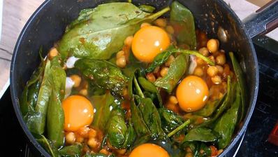 пряные яйца, запеченные с нутом