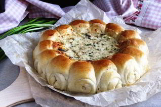 Булочки-роллы с грибным дип-соусом