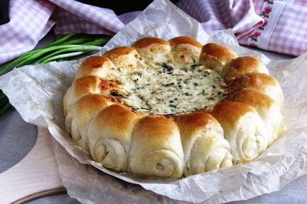 Булочки-роллы с грибным дип-соусом