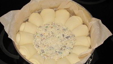 булочки-роллы с грибным дип-соусом